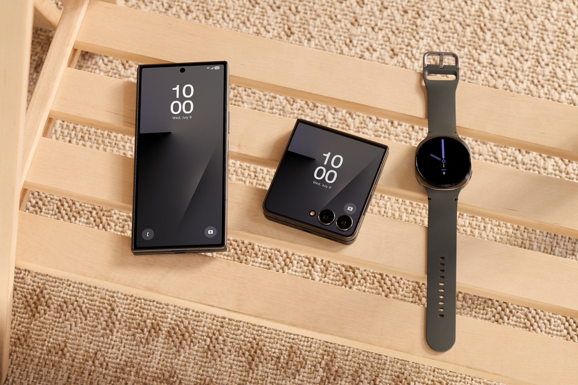 Magyarországon is elérhetők a Samsung legújabb hajlítható okostelefonjai és okosórái
